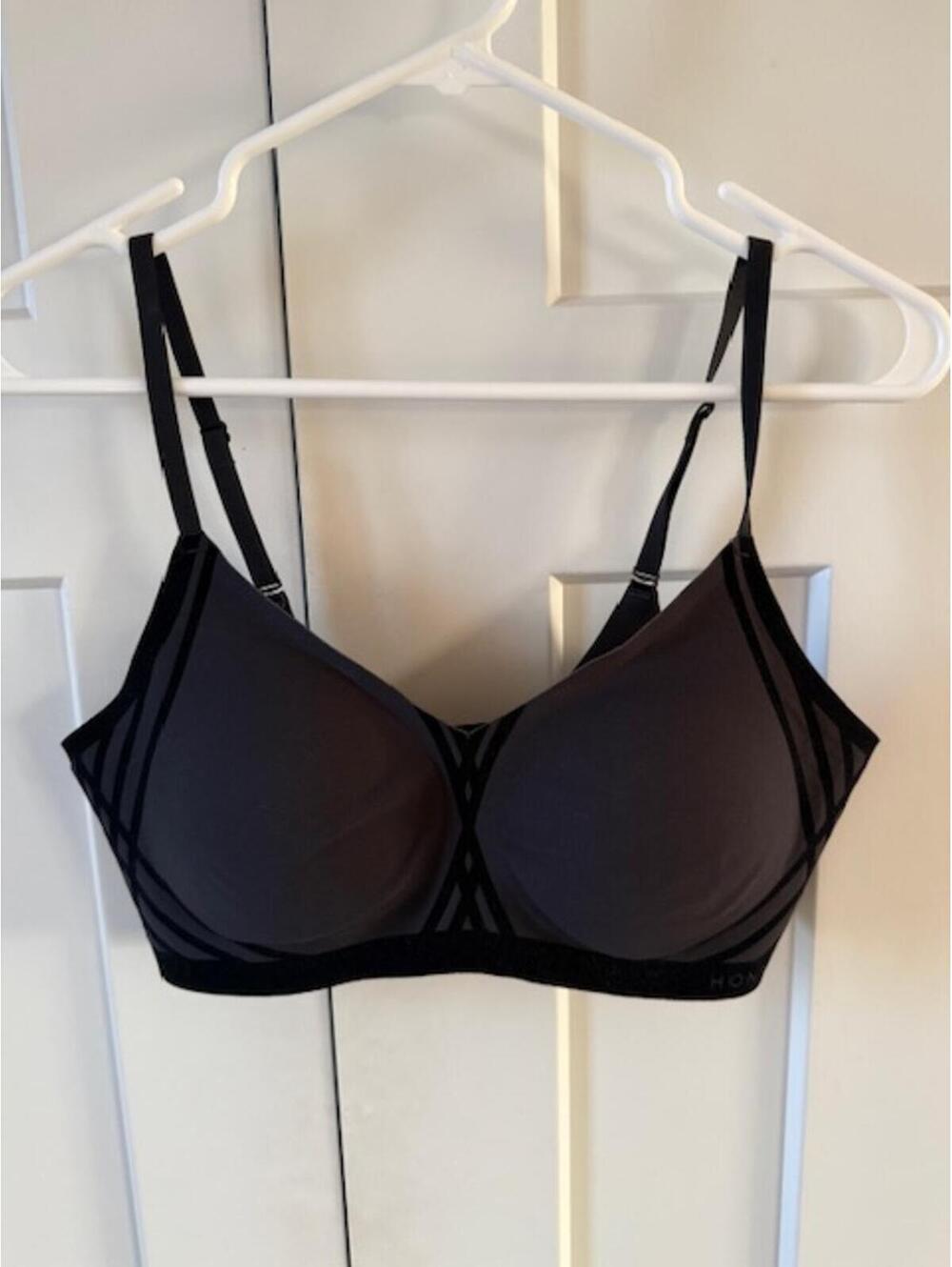 NWOT Honeylove silhouette wireless black bra with velvet details size Medium